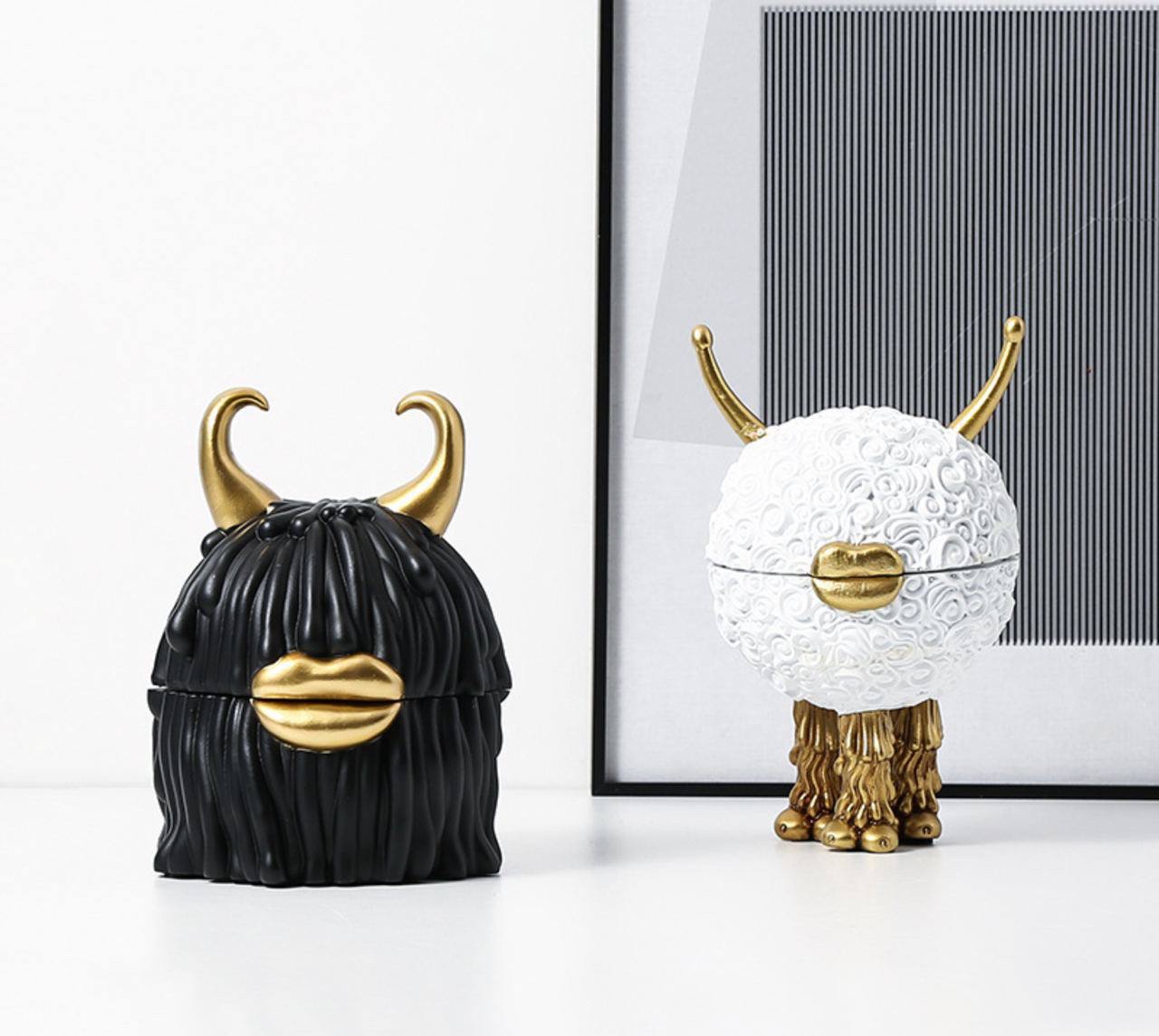 Интерьерная шкатулка "Пришелец" белая 14*13*22 см