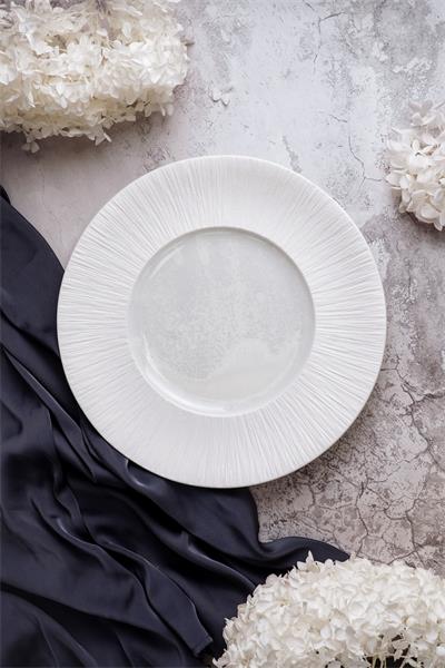 Тарелка d 22,8 см h 2,7 см. Boletus фарфор