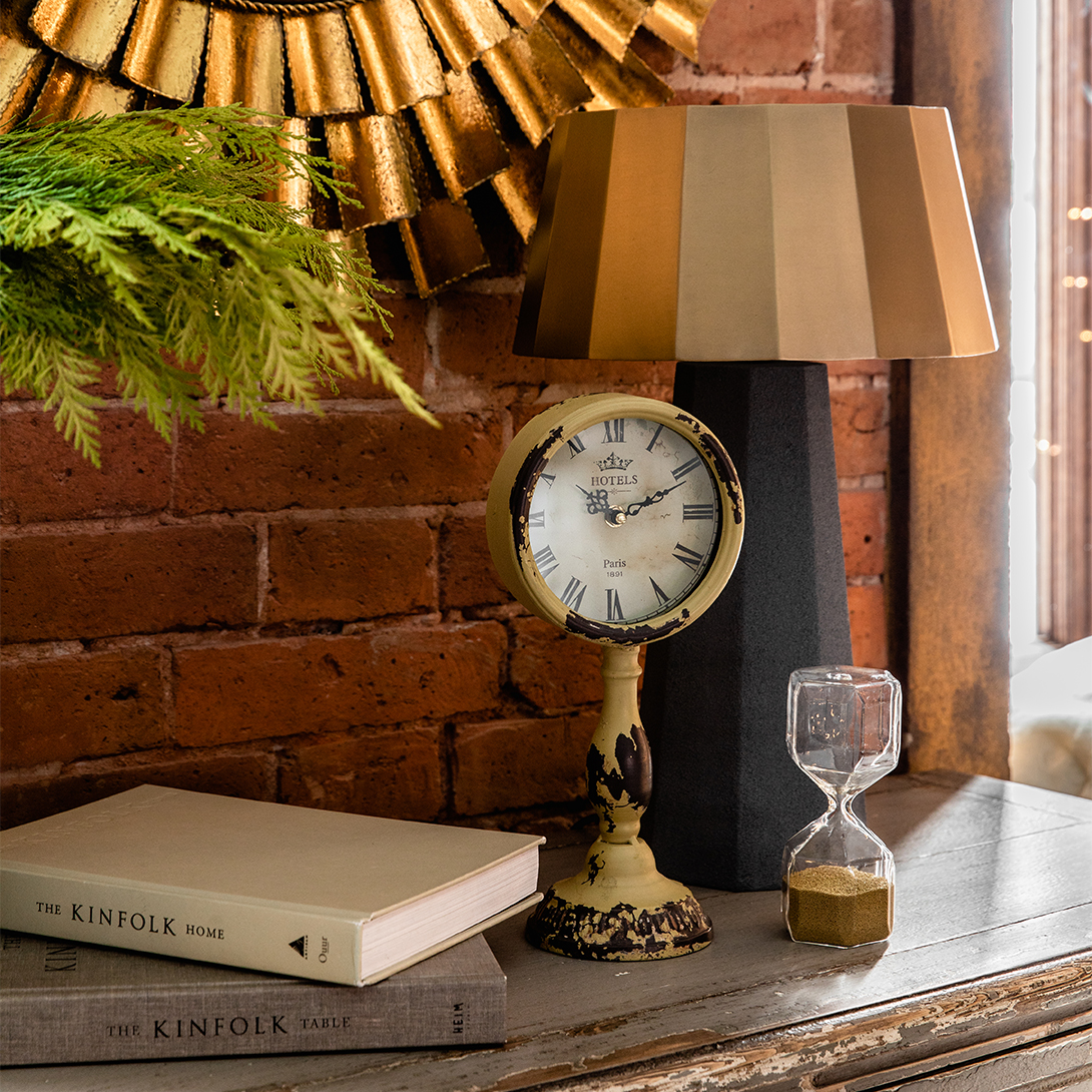 Часы настольные, железо