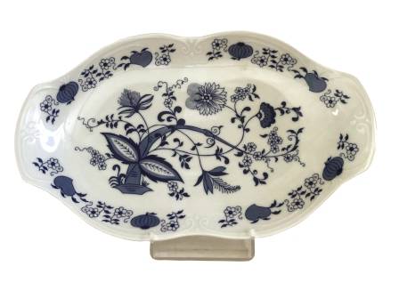 Блюдо 24 см овальное "Камелия /Луковичный узор"